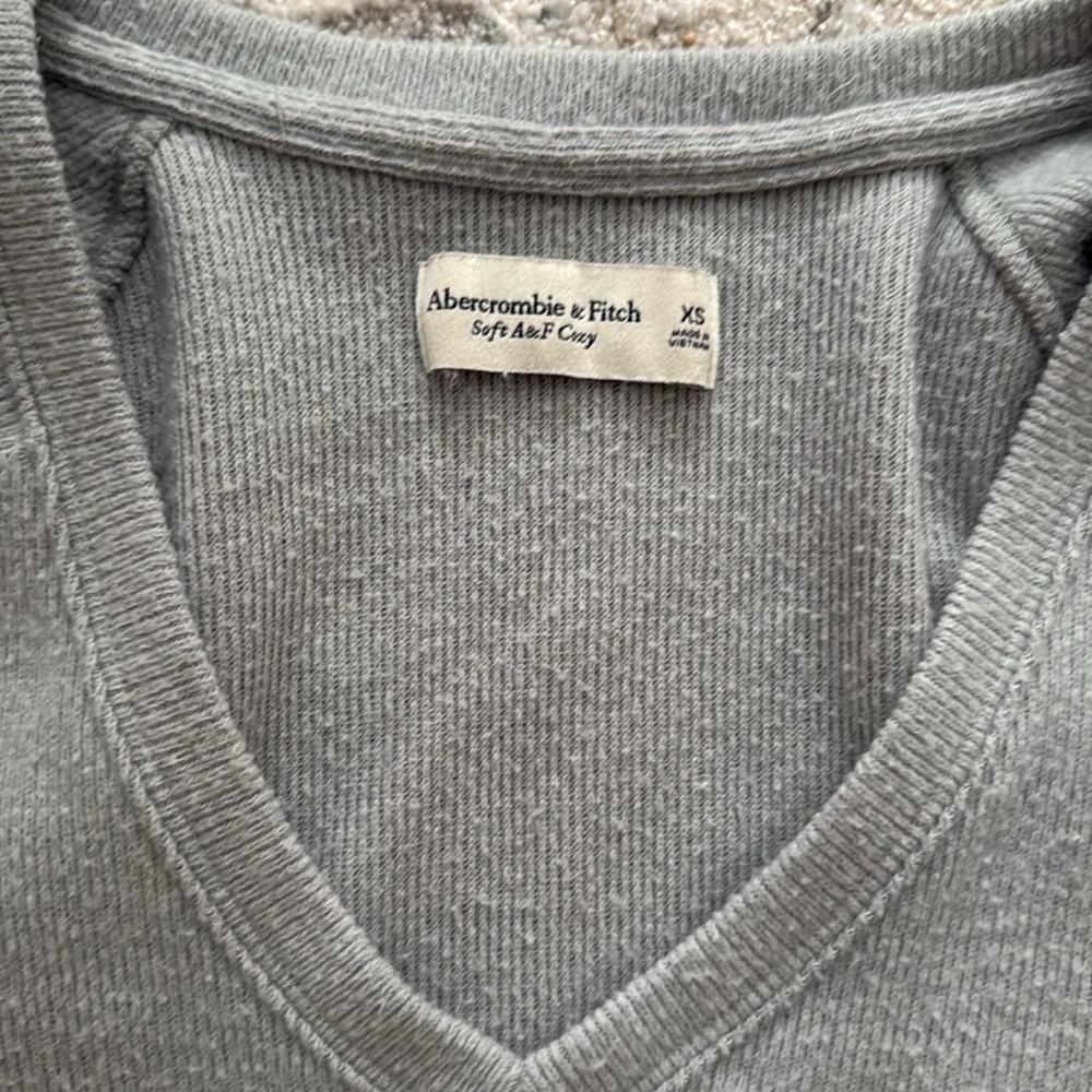 Abercrombie sweater - Picture 2 of 3